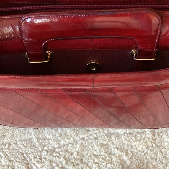 Vintage eel skin briefcase with retractable handles and detachable strap. - Picture 6 of 12